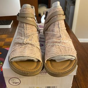 Brand new ladies sandals by Blowfish Malibu